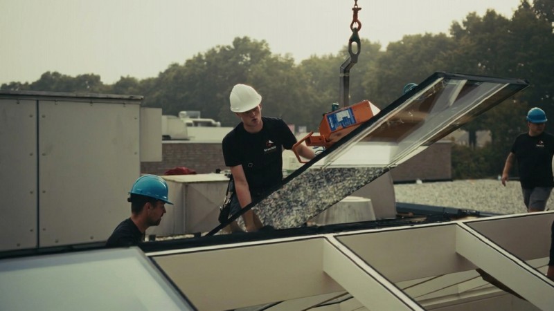 Wij plaatsen lichtstraten in <b>elk formaat</b> voor jouw gang