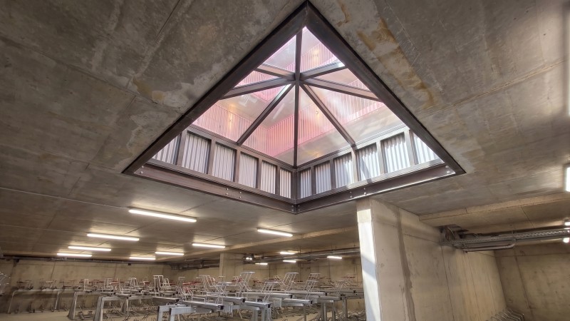 Een <b>piramide lichtstraat</b> als echte eyecatcher